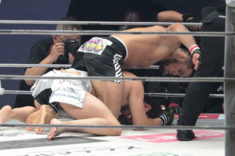 シェイドゥラエフ（上）に完敗した朝倉未来