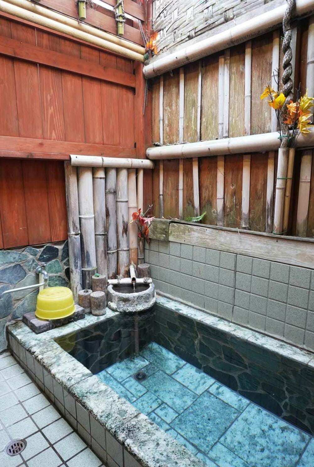 源泉かけ流しのお風呂は空いていれば貸し切りで利用できる