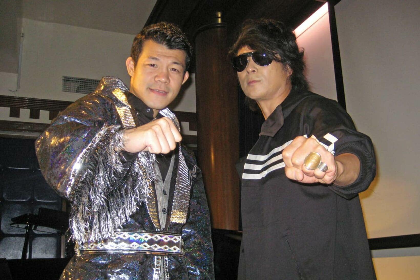 森友嵐士（右）と亀田興毅（２０１９年）