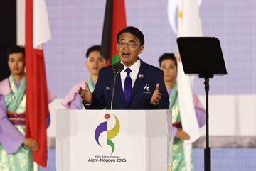 閉会式でスピーチする大会組織委員会の会長を務める愛知県の大村秀章知事（ロイター）