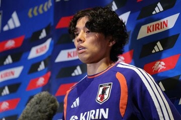 取材に答える田中碧
