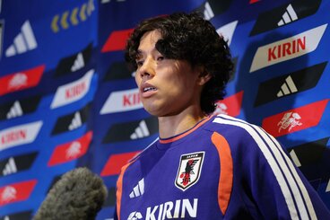 取材に答える田中碧