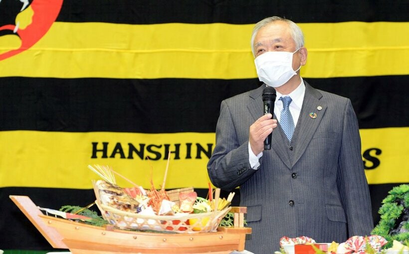  年賀式で話をする藤原崇起オーナー兼球団社長