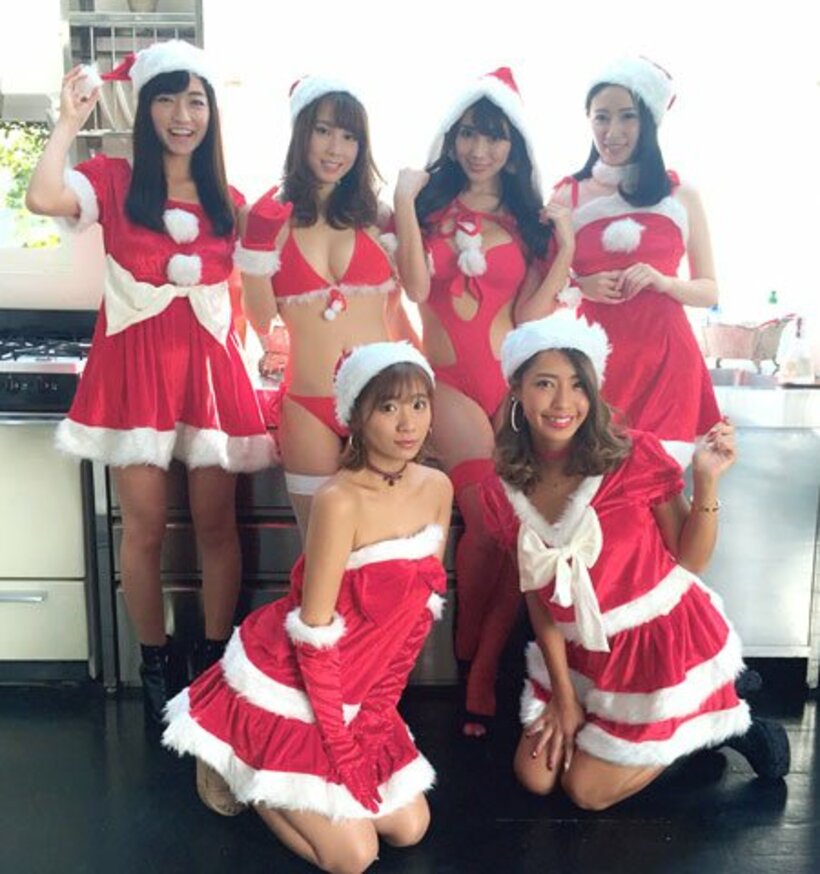  前列左から葉月あや、橋本梨菜。後列左から☆ＨＯＳＨＩＮＯ、犬童美乃梨、森咲智美ｋ今野ゆい