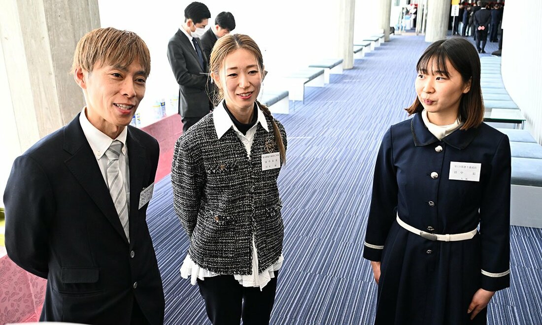 田中和也(左)と妻・原田佑実(中)の娘、138期の田中結
