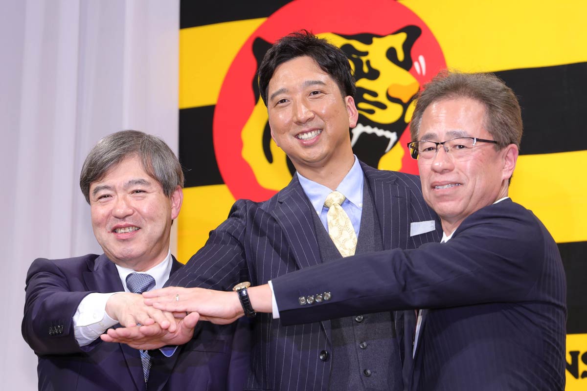 写真：【阪神】藤川球児監督就任会見 杉山オーナー「必ずリーグ優勝に