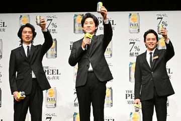 左から斎藤工、大泉洋、池松壮亮