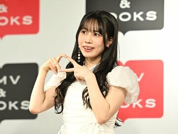 写真集発売記念イベントに出席した野中ここな