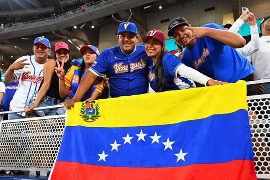 ベネズエラファンも陽気だ