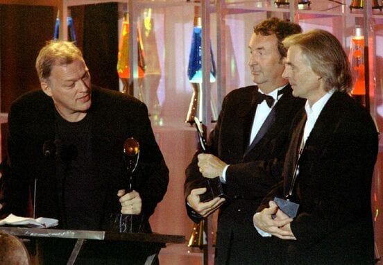 ピンク・フロイドのデヴィッド・ギルモア（左＝１９９５年、ロイター）