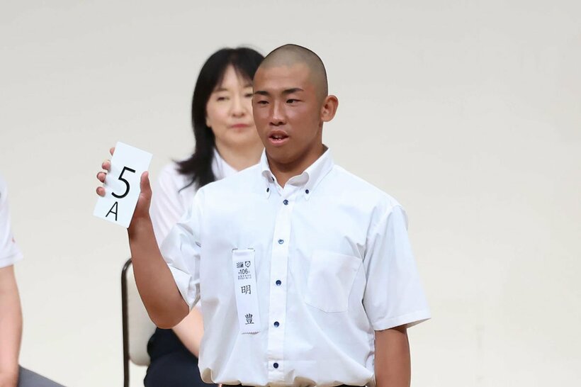 組み合わせ抽選会に臨んだ明豊の山内主将