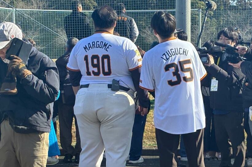 後ろから見てもデカすぎる背番号１９０