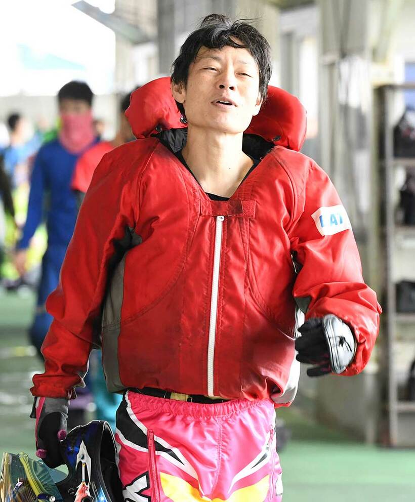  大外から勝負をかける白石健（東スポWeb）