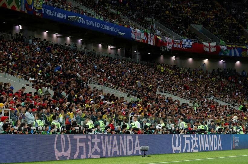 コロンビア対イングランドの試合中にも大連万達グループの広告が（ロイター）