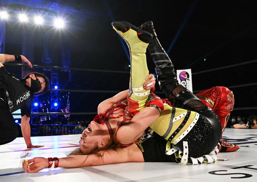  朱世界で高橋奈七永から３カウントを奪った朱里（東スポWeb）