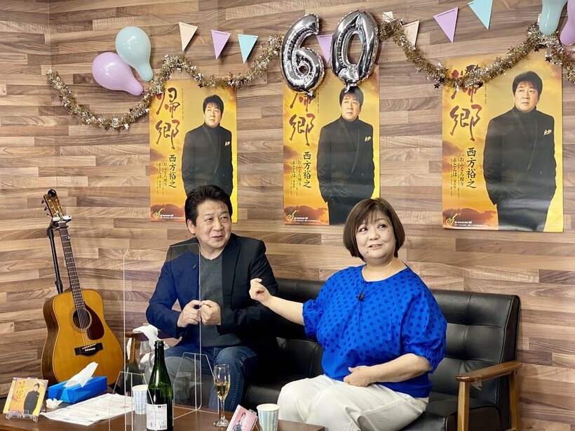  ユーチューブ生配信を行った西方（左）と松原