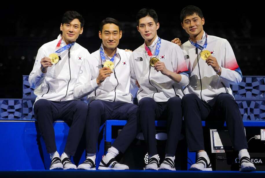  韓国のフェンシング男子サーブル代表チーム（ロイター）