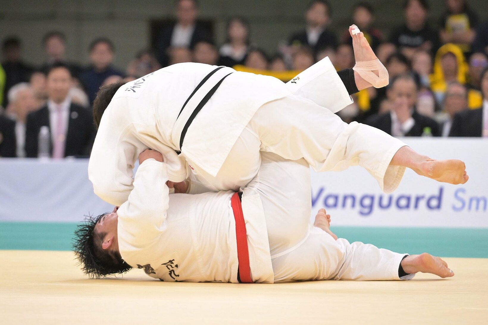 残り12秒で村尾三四郎(上)から技ありを奪った田嶋剛希