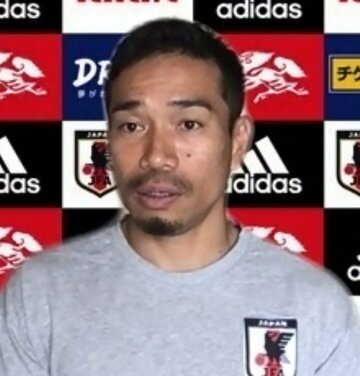  オンラインで取材に応じる長友