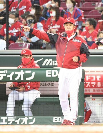  大勝でホクホク顔だった佐々岡監督