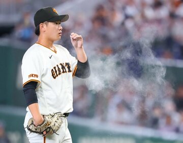大量失点に呆然の巨人・井上温大