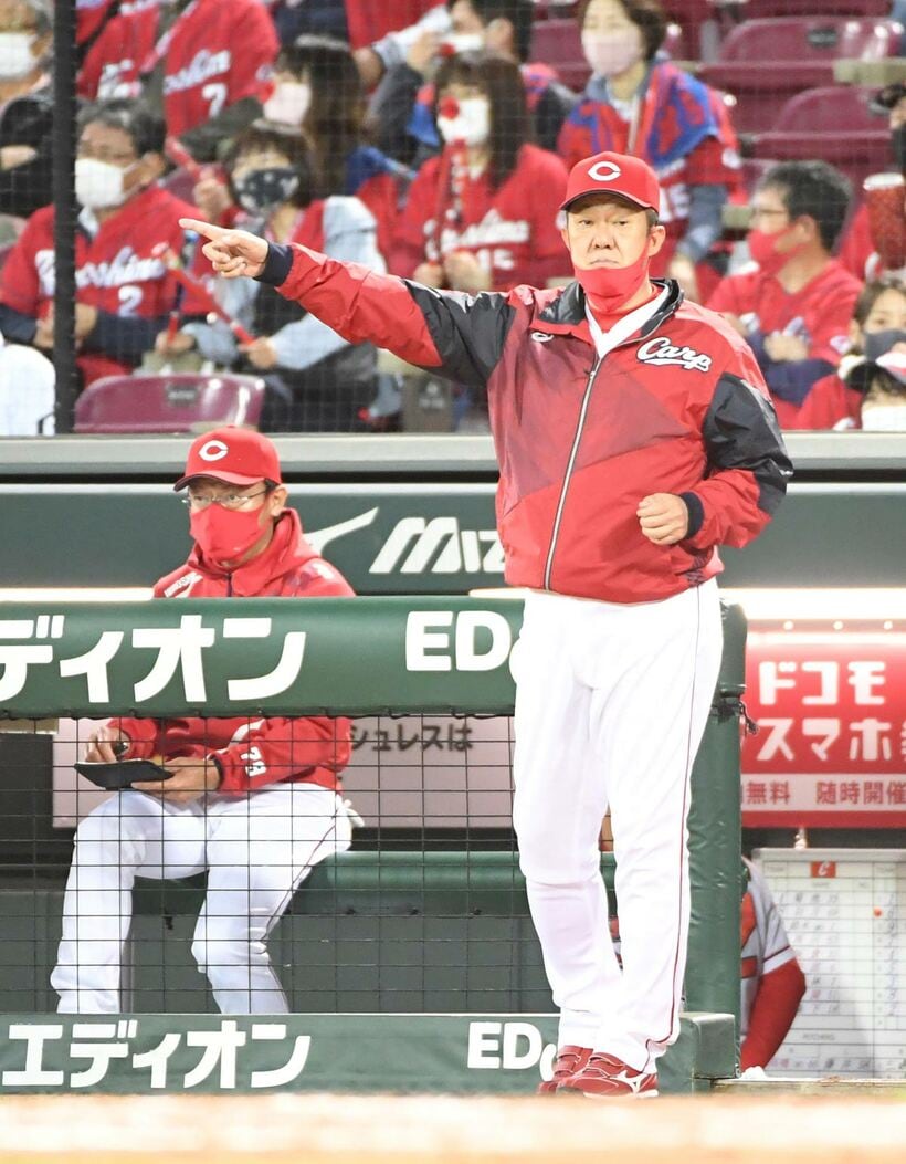  大勝でホクホク顔だった佐々岡監督