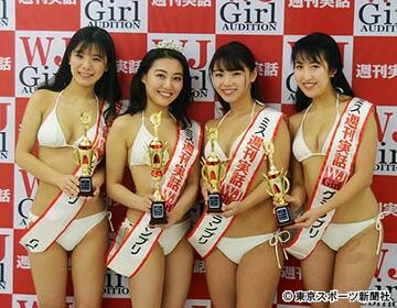  左から伊東みつき、杜京華、大川成美、月神まりな