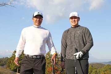 納会ゴルフでラウンドした巨人・阿部監督(左)と岡本和真。ともに飛距離はすごそうだ…