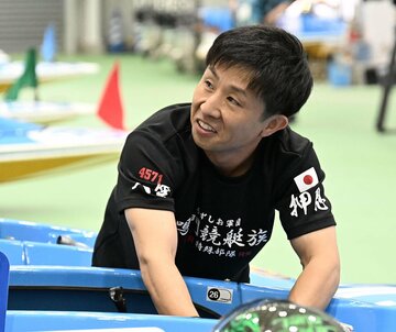 前検はリラックスした様子だった菅章哉
