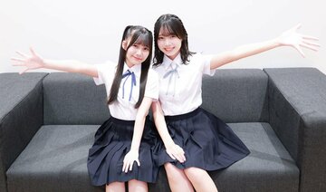 「天使」の江口心々華（左）と梁瀬鈴雅