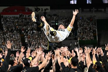ソフトバンクナインに胴上げされた中村晃