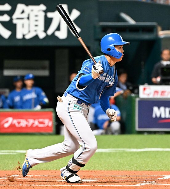 2回、プロ初安打を放った日本ハム・柴田