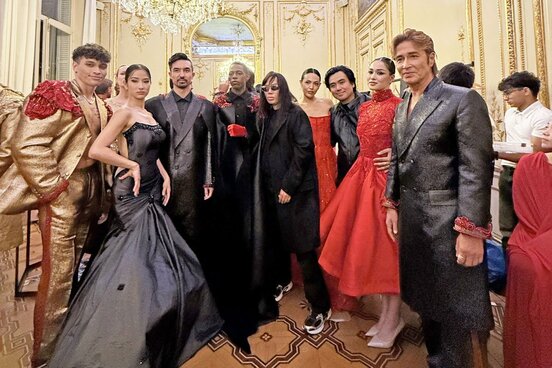 右端が羽賀研二