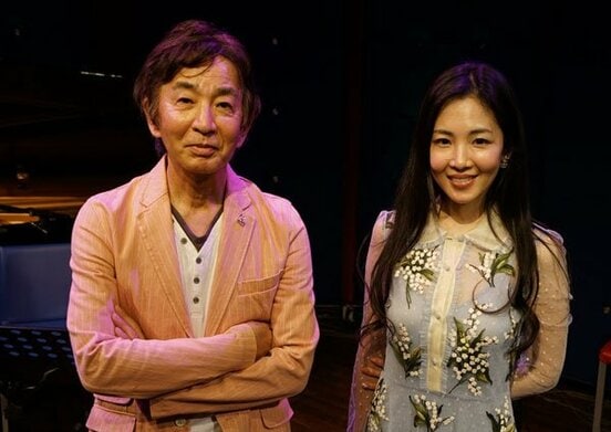  世界的ブームを分析した（左から）林哲司氏、松城ゆきの