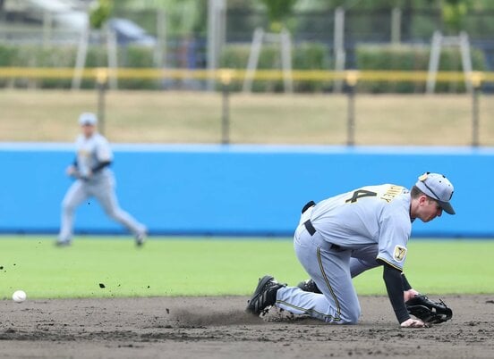 4回、遊撃ディベイニーの失策で失点