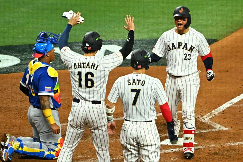 ３回に勝ち越しとなる３ランを放った森下