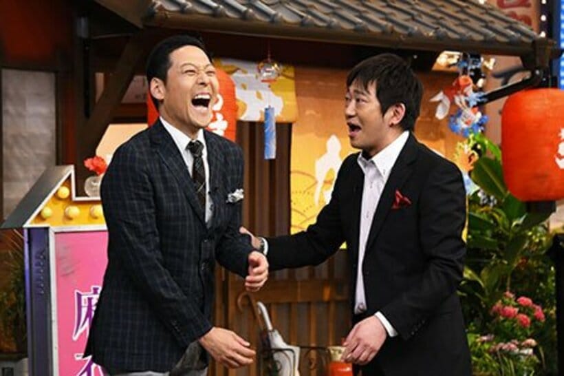 メッセンジャー黒田（右）に熱愛発覚の追求をする東野幸治
