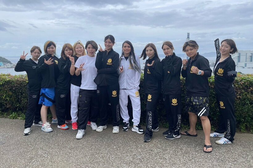 ２０日に旗揚げする「マリーゴールド」のレスラーたち