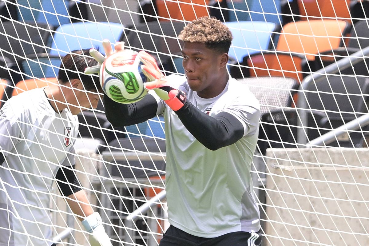 日本代表】GK鈴木彩艶 試合前ルーティンの瞑想効果「毎プレー、毎