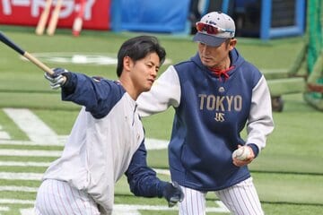 指導する坪井智哉打撃コーチ