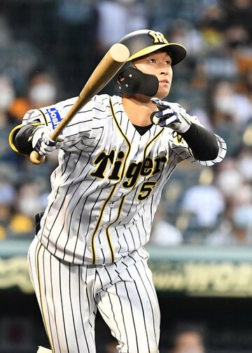  ９回に追撃の９号３ランを放った阪神・近本