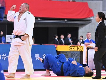 準決勝で敗退した斉藤立（右）