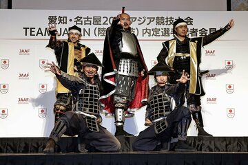 ６月１５日、愛知・名古屋アジア大会の陸上代表内定選手の記者会見に登場した「名古屋おもてなし武将隊」（代表撮影）