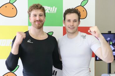 衝撃のタイムで12連勝を飾ったラブレイセン(右)