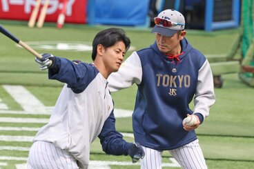 指導する坪井智哉打撃コーチ