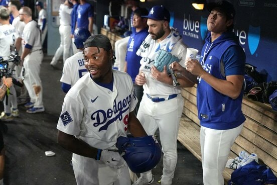 ホスウェイ・デパウラと大谷翔平(右=ロイター)