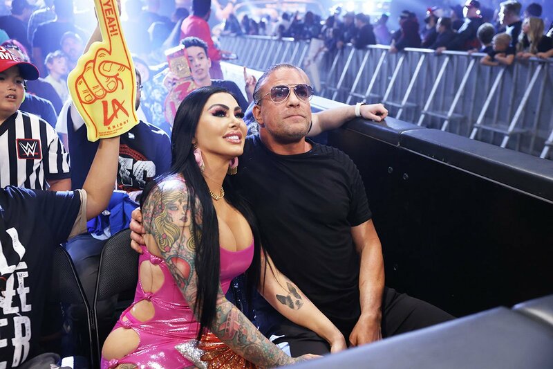写真：【WWE】故エディ・ゲレロ夫人のビッキー・ゲレロ登場も…次女