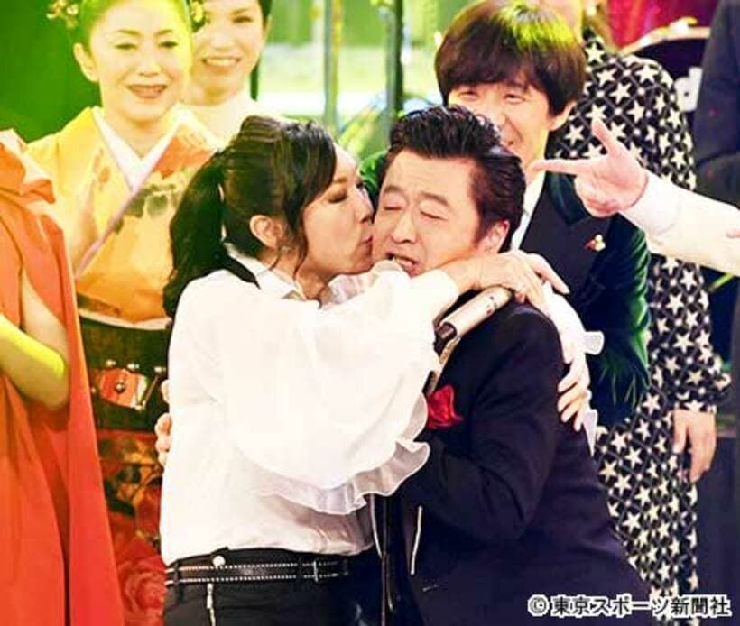  最高視聴率の桑田佳祐（右）と松任谷由実