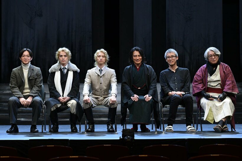 左から神澤直也、横田龍儀、北村諒、小西遼生、板垣恭一、京極夏彦氏