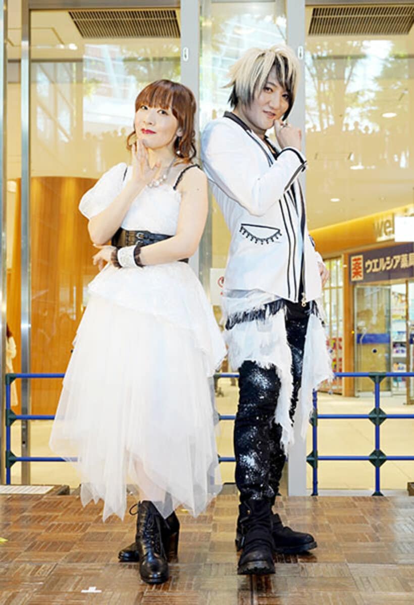  「ａｎｇｅｌａ」のａｔｓｕｋｏ（左）とＫＡＴＳＵ